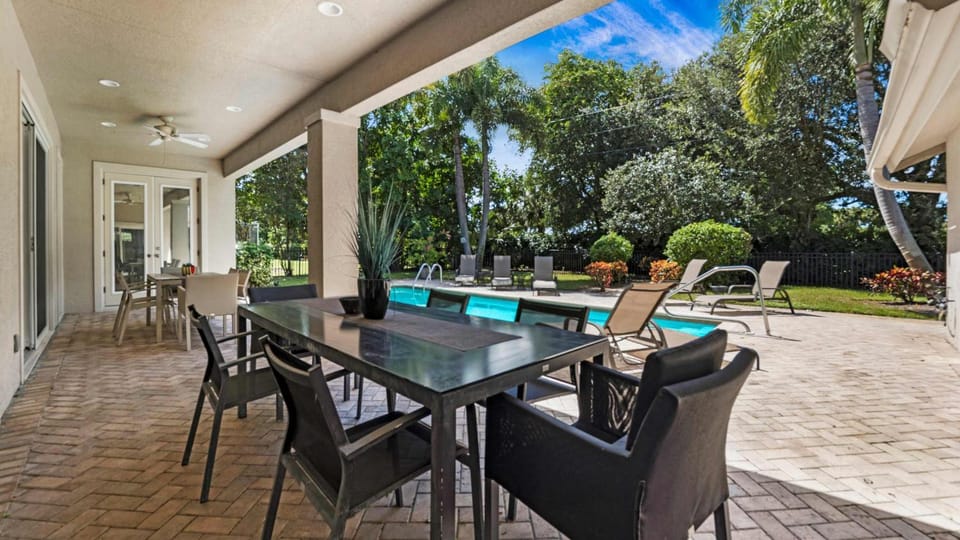 The Palm River House House in North Naples