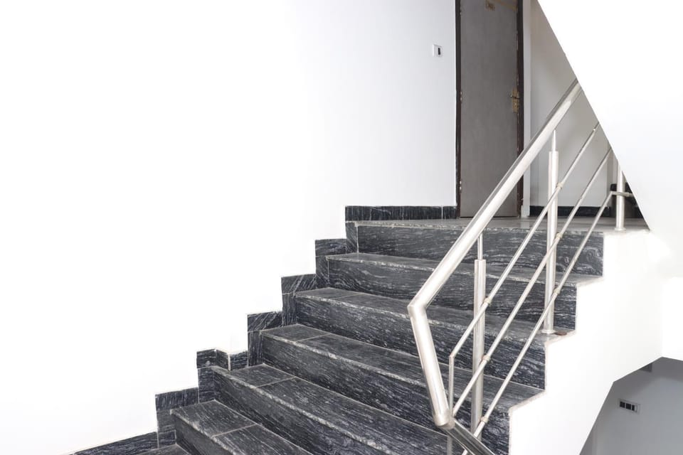 Hotel Red Stone - 3 Mins from Railway Station and 5 Mins from Metro Hotel in New Delhi