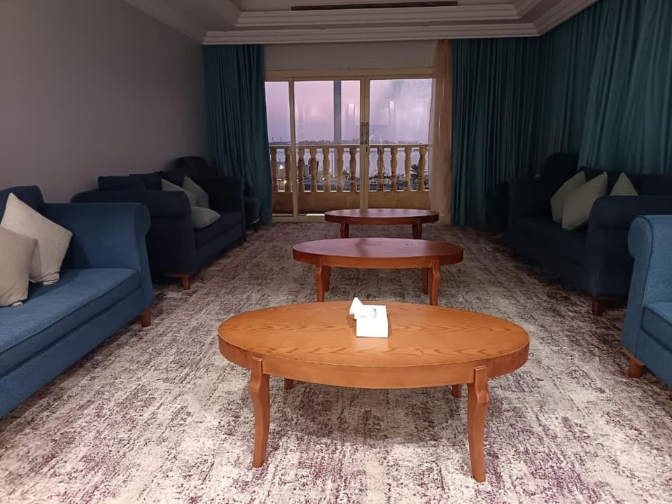امواج الحمراء للشقق المخدومة2 Apartment hotel in Jeddah