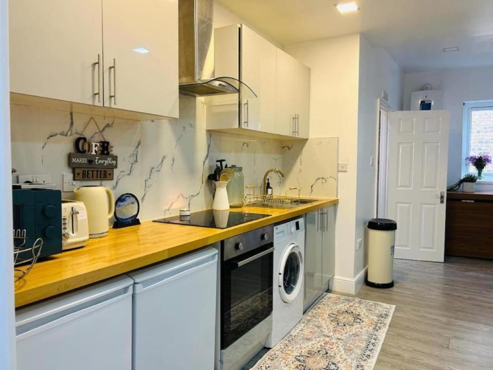 Kitchen or kitchenette, oven, stove, toaster, washing machine, kitchen, kitchen