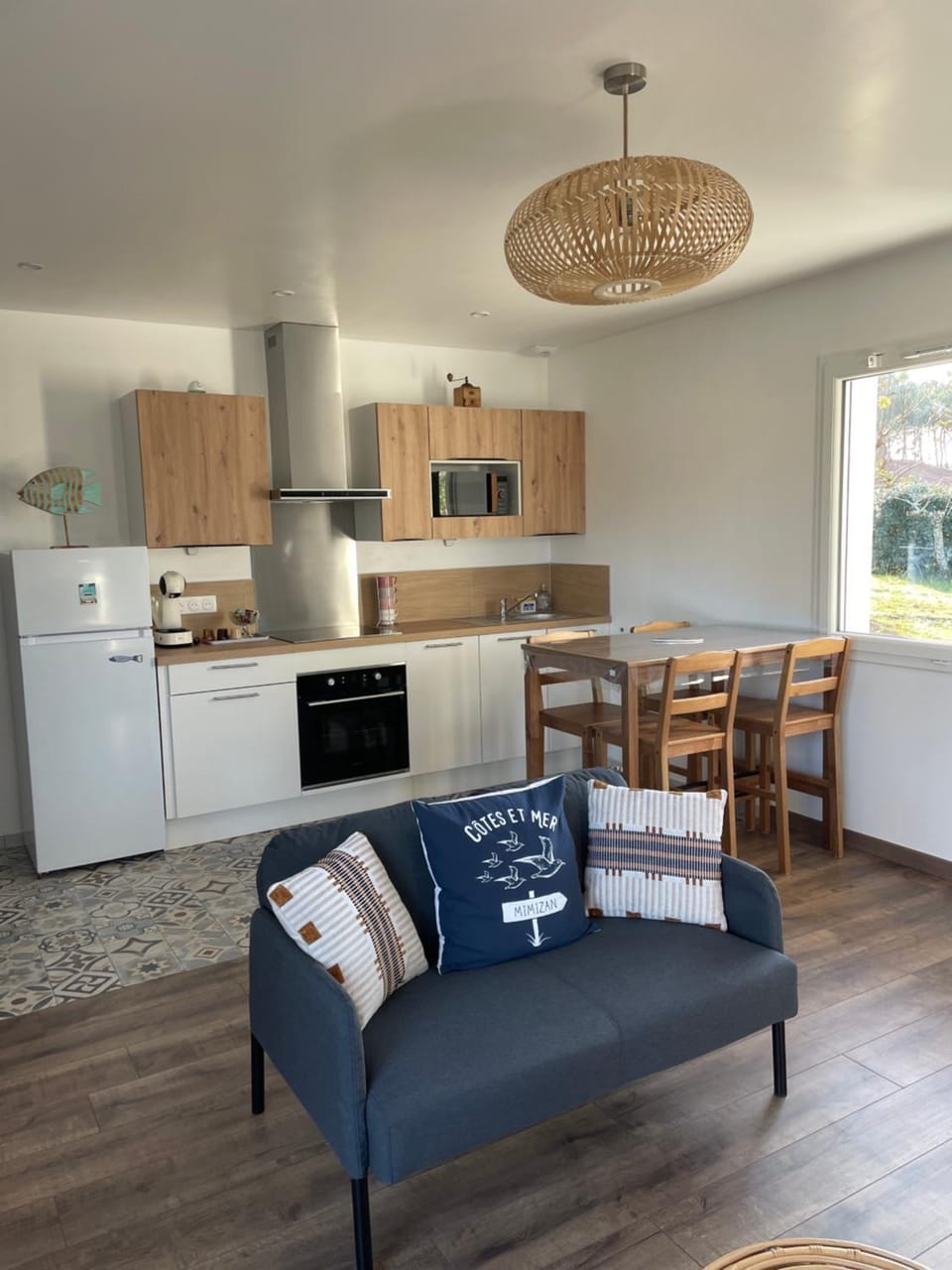 Kitchen or kitchenette, Seating area, Dining area, dishwasher