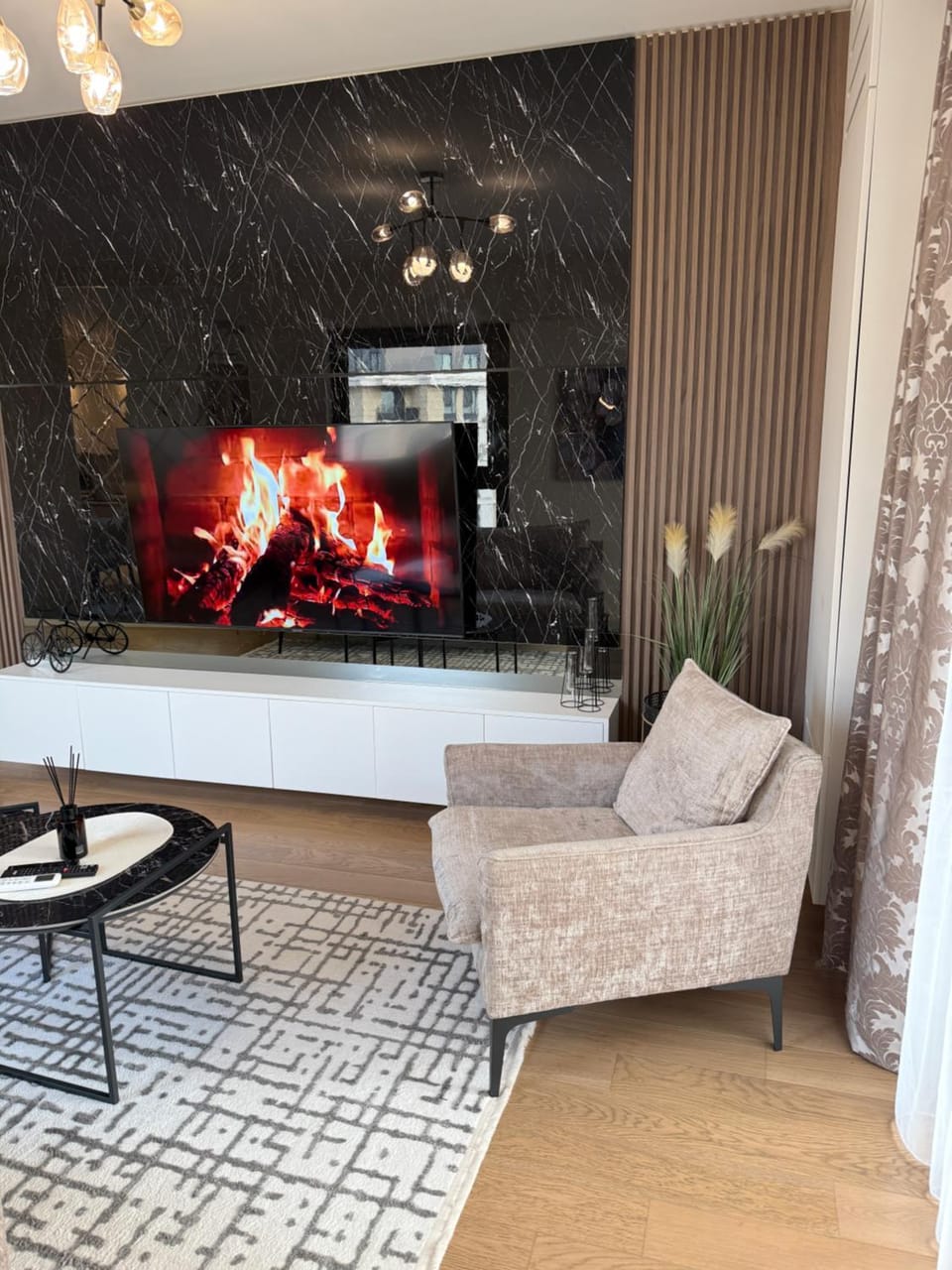 TV and multimedia, Living room, Seating area, Evening entertainment