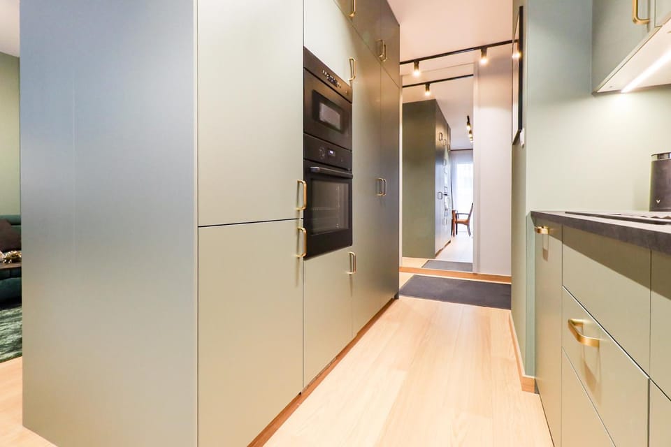 Kitchen or kitchenette, oven, stove