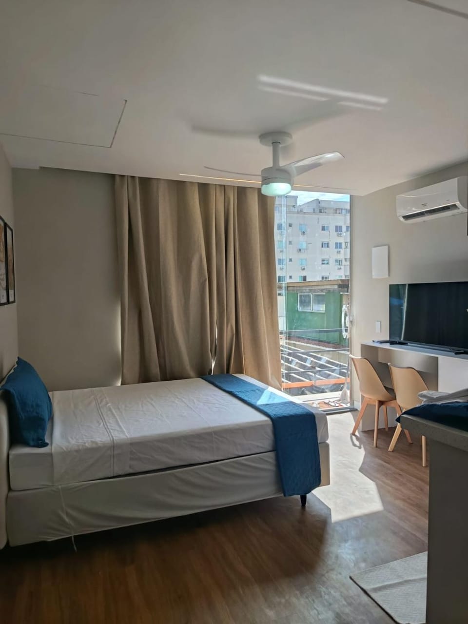 Bed, Bedroom, air conditioner