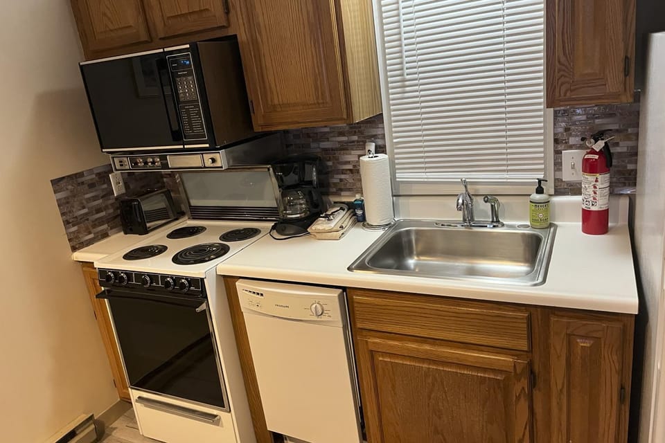Misty Harbor Resort - Unit 219 Apartment in Gilford