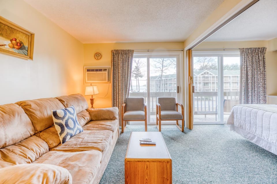 Misty Harbor Resort - Unit 103 Apartment in Gilford