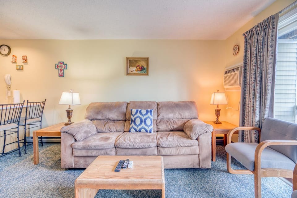 Misty Harbor Resort - Unit 103 Apartment in Gilford