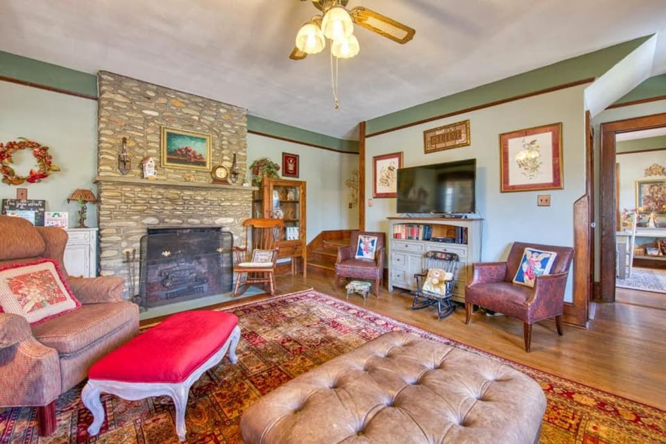 Lyons Den - Lower House in Lake Junaluska