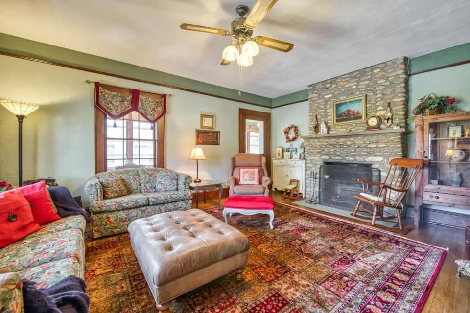 Lyons Den - Lower House in Lake Junaluska
