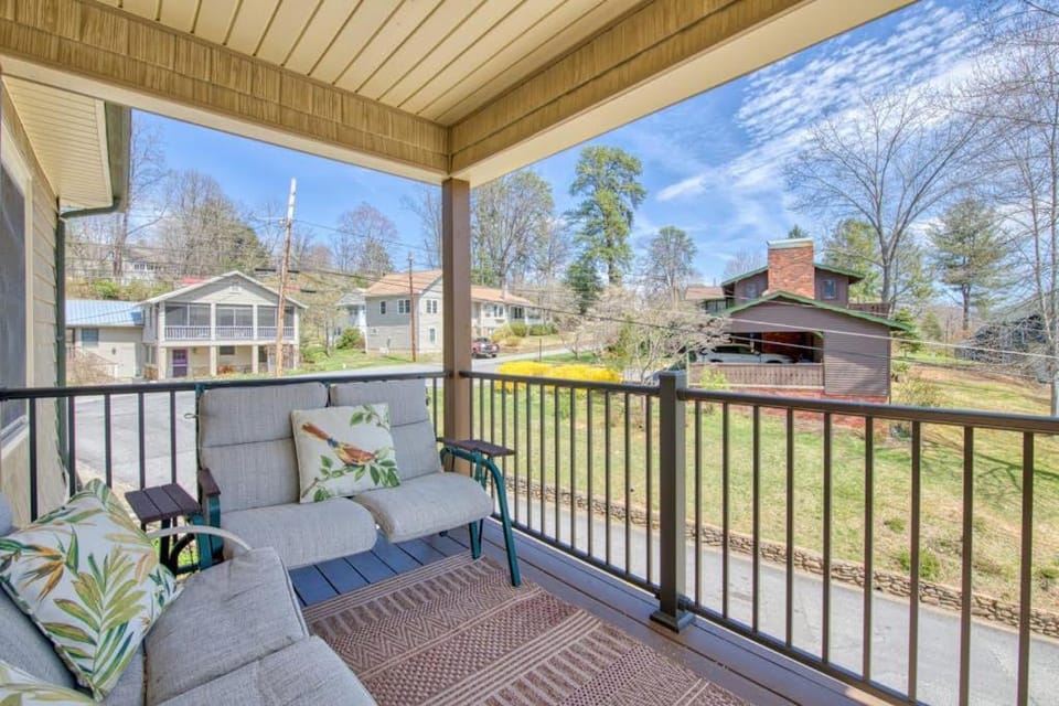 Lyons Den - Upper House in Lake Junaluska