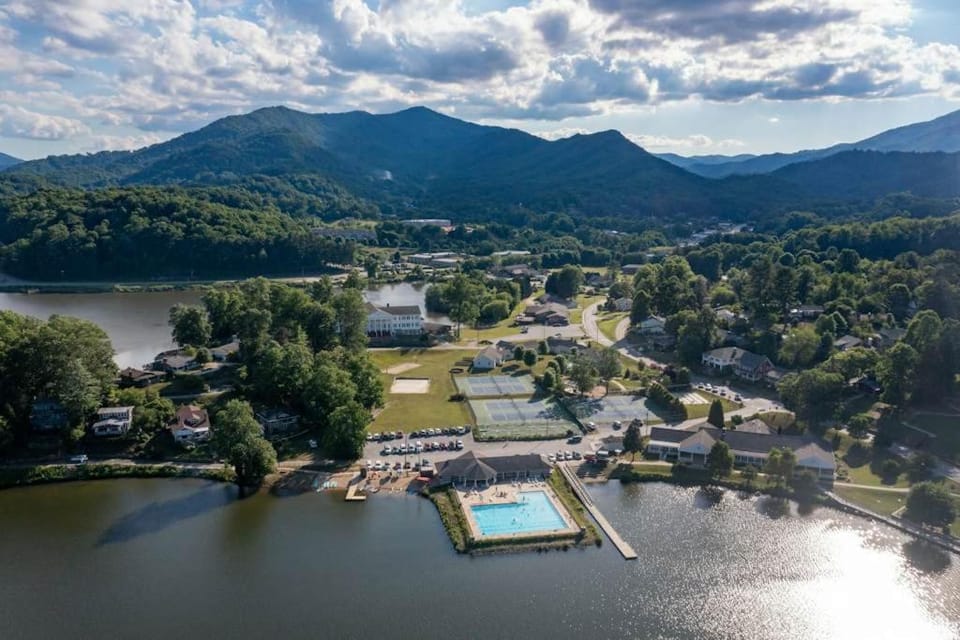 Lyons Den - Upper House in Lake Junaluska