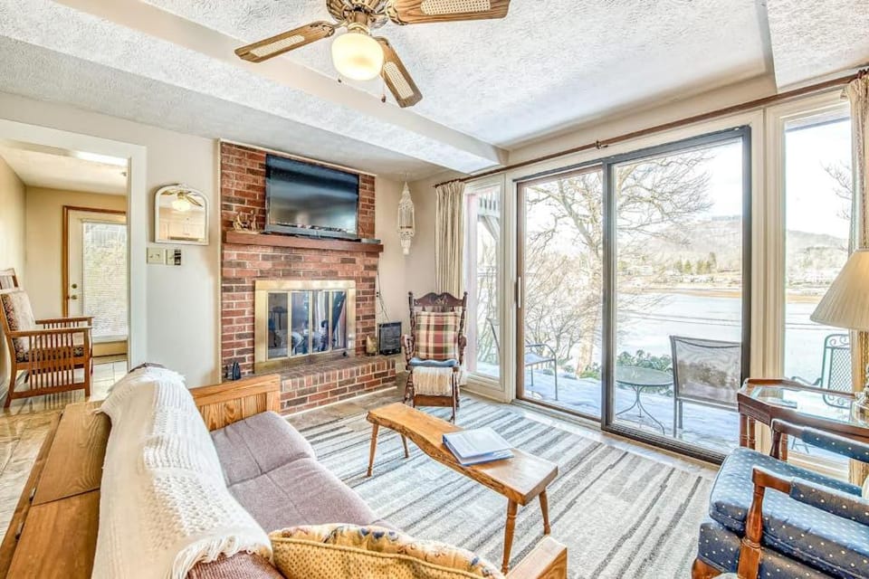 Armstrong Apartment House in Lake Junaluska