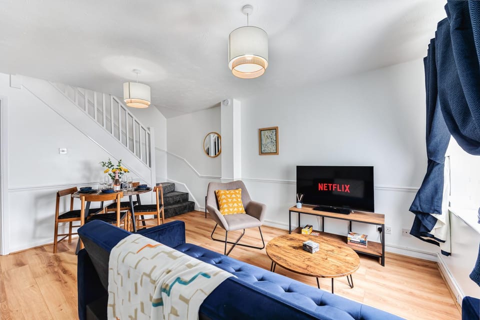 TV and multimedia, Living room, Dining area