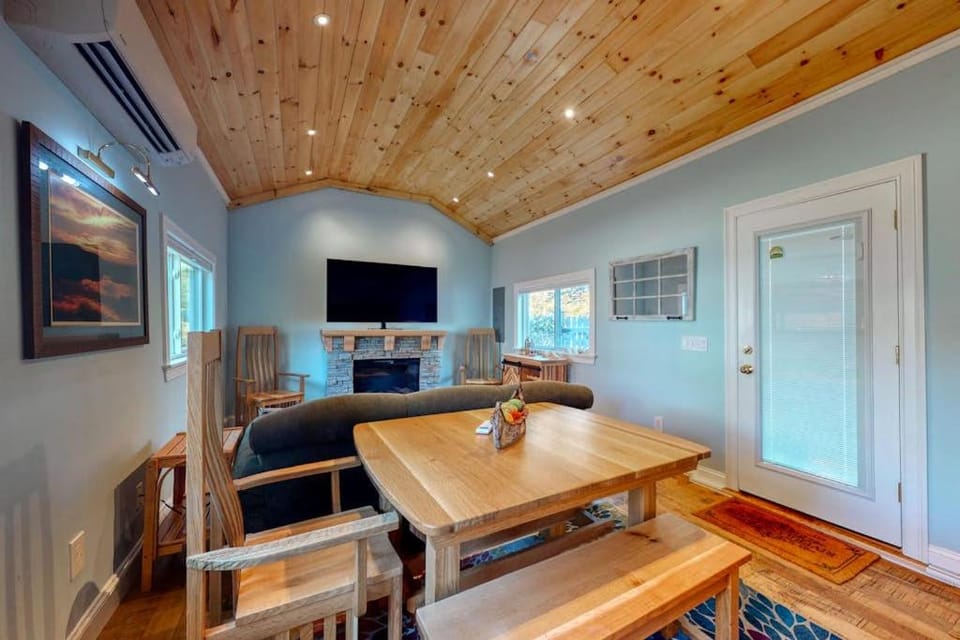Riverbank Place House in Ogunquit