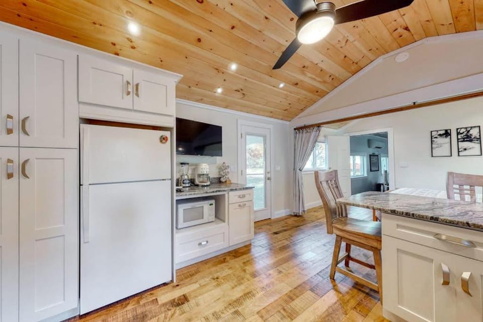 Riverbank Place House in Ogunquit