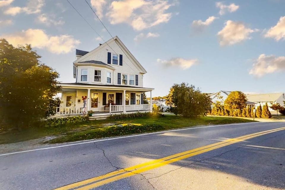 Property building, Day, Street view