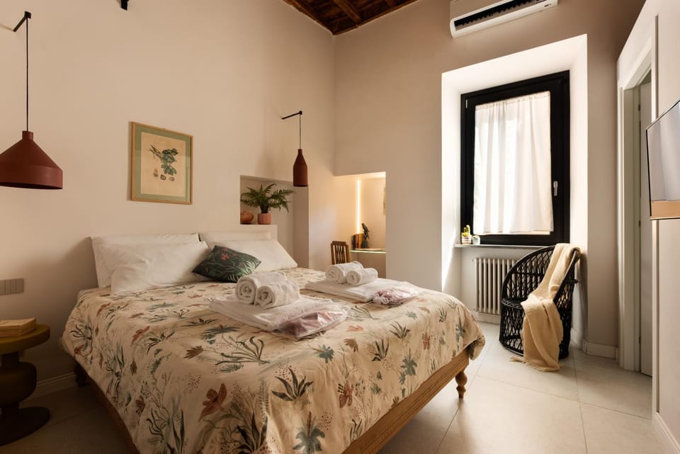 Bed, Photo of the whole room, Bedroom, air conditioner