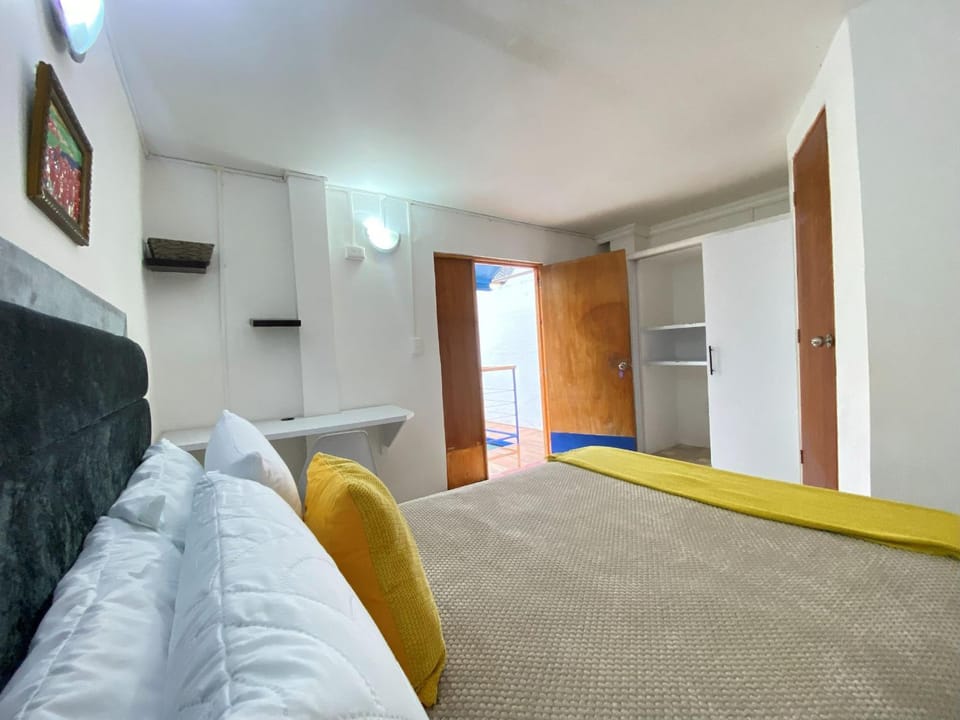 Bed, Photo of the whole room, Bedroom, air conditioner