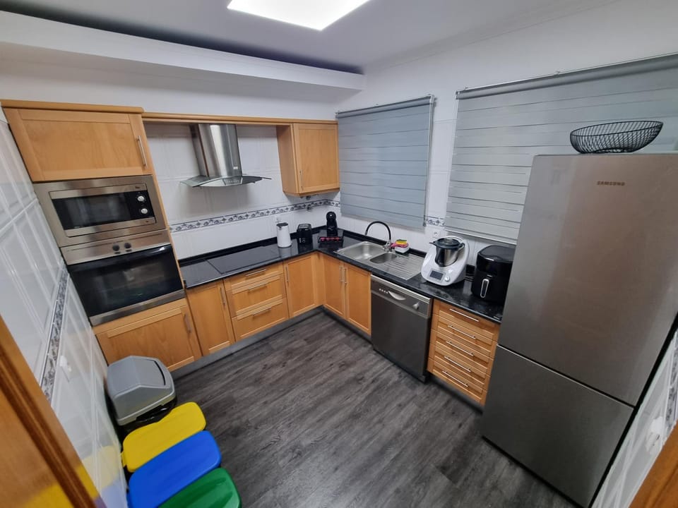 Communal kitchen, microwave, oven, toaster, kitchen