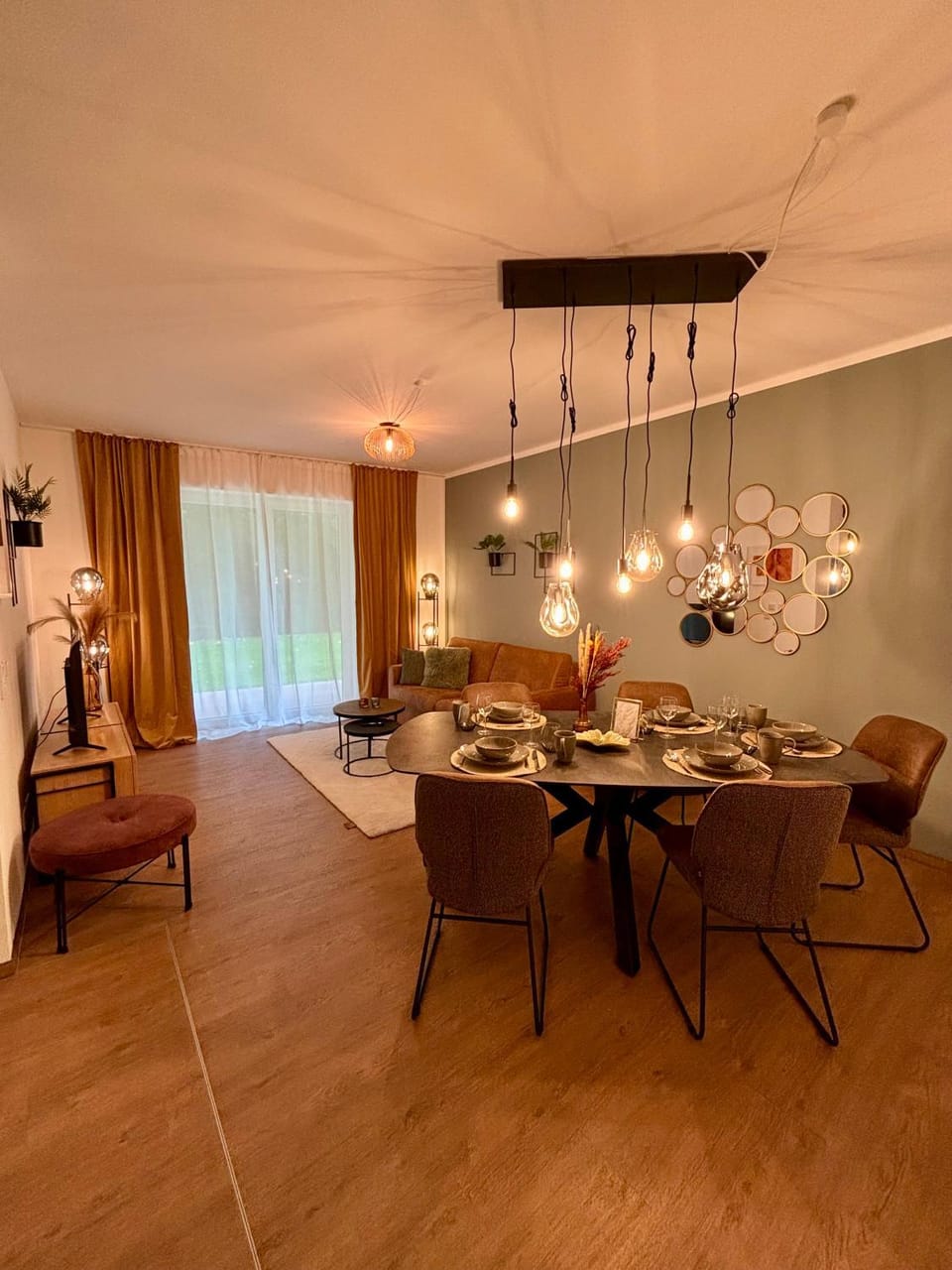 Living room, Dining area