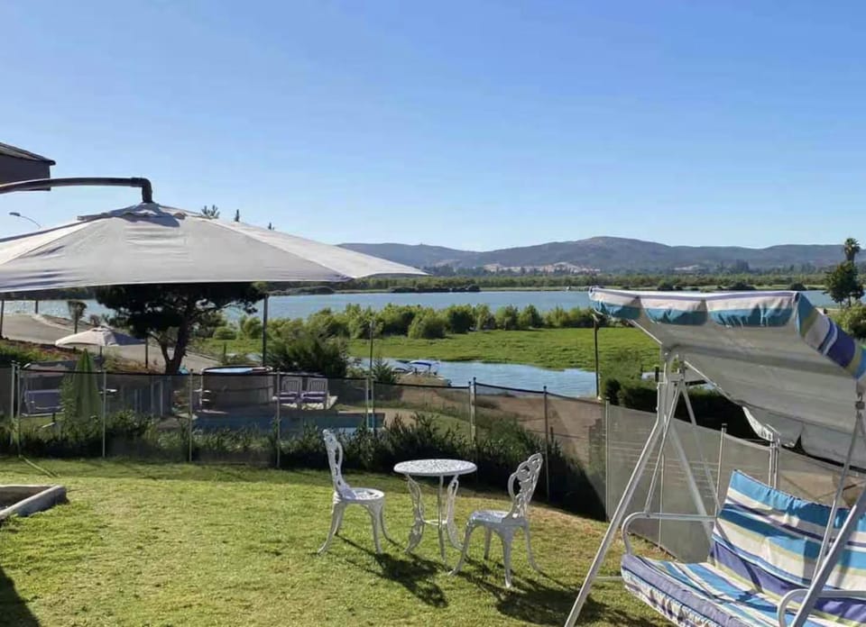 Casa vista Lago Rapel House in O'Higgins, Chile