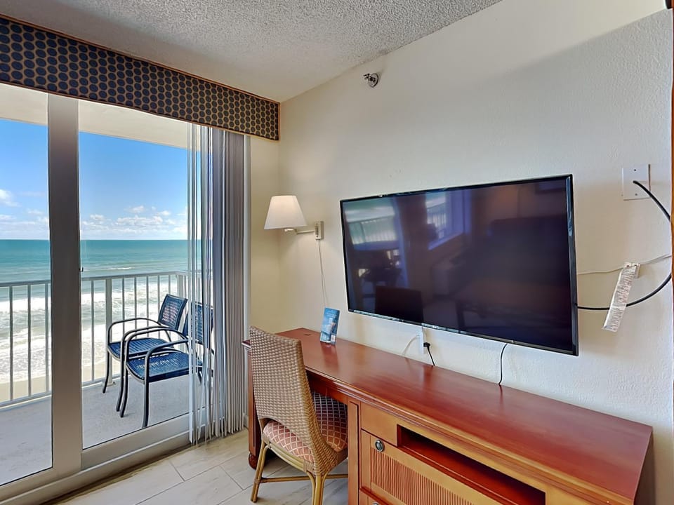 Bed, Day, TV and multimedia, View (from property/room), Balcony/Terrace, Beach, Bedroom, Sea view, furniture