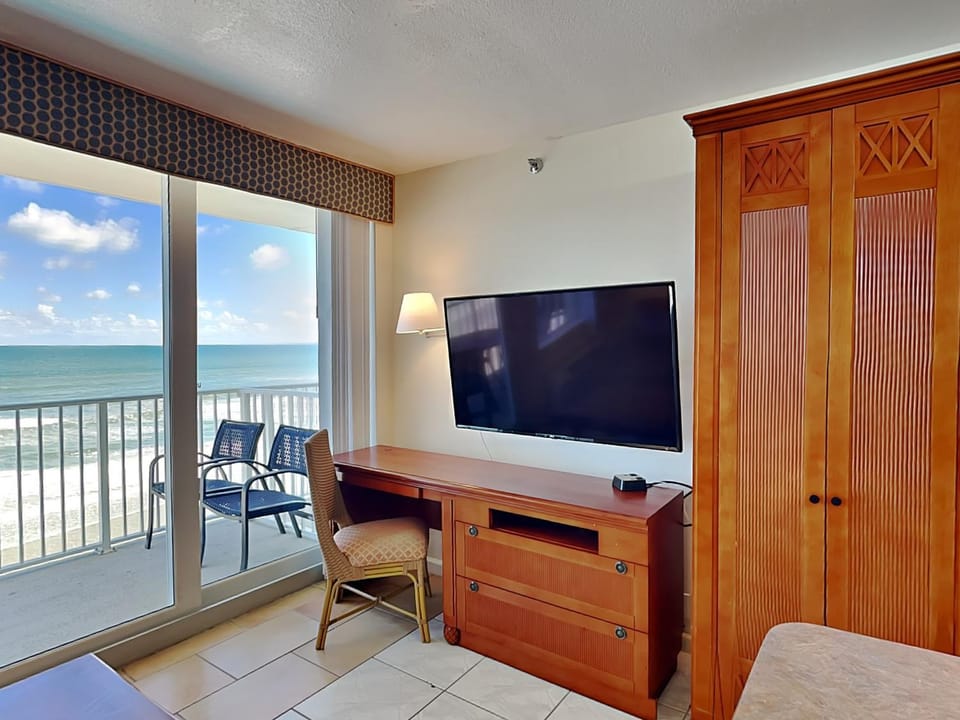 Bed, Day, TV and multimedia, View (from property/room), Balcony/Terrace, Seating area, Bedroom, Sea view, furniture, wardrobe