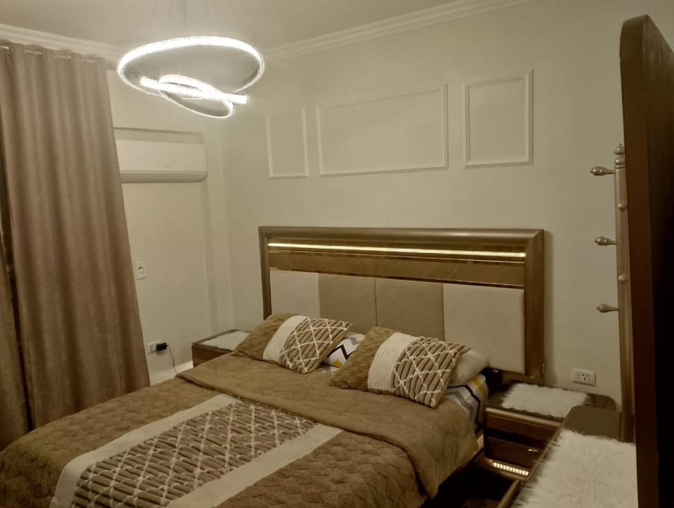 شقه اطلاله رئيسي جامعه الدول راقيه Apartment in Egypt