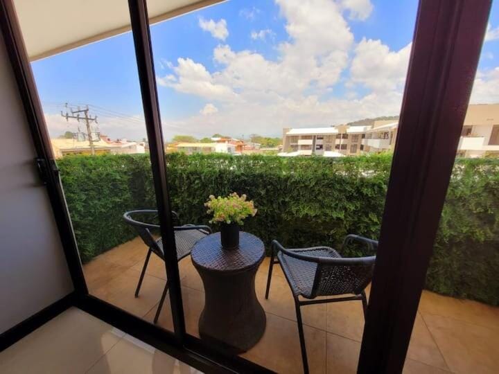 Near Airport - Lush Gardens, Pool, King Bed, Security Apartment in San José Province