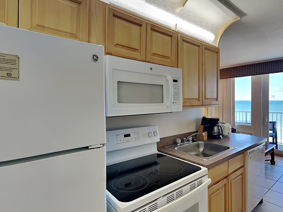Balcony/Terrace, Kitchen or kitchenette, Sea view, microwave, stove