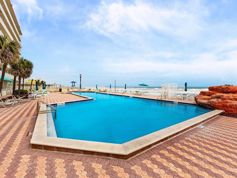 Property building, Day, Summer, Beach, Sea view, Swimming pool