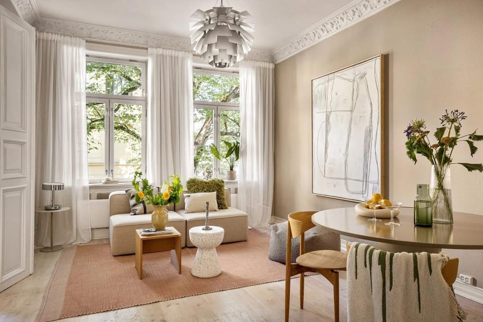 Living room, Seating area, Dining area