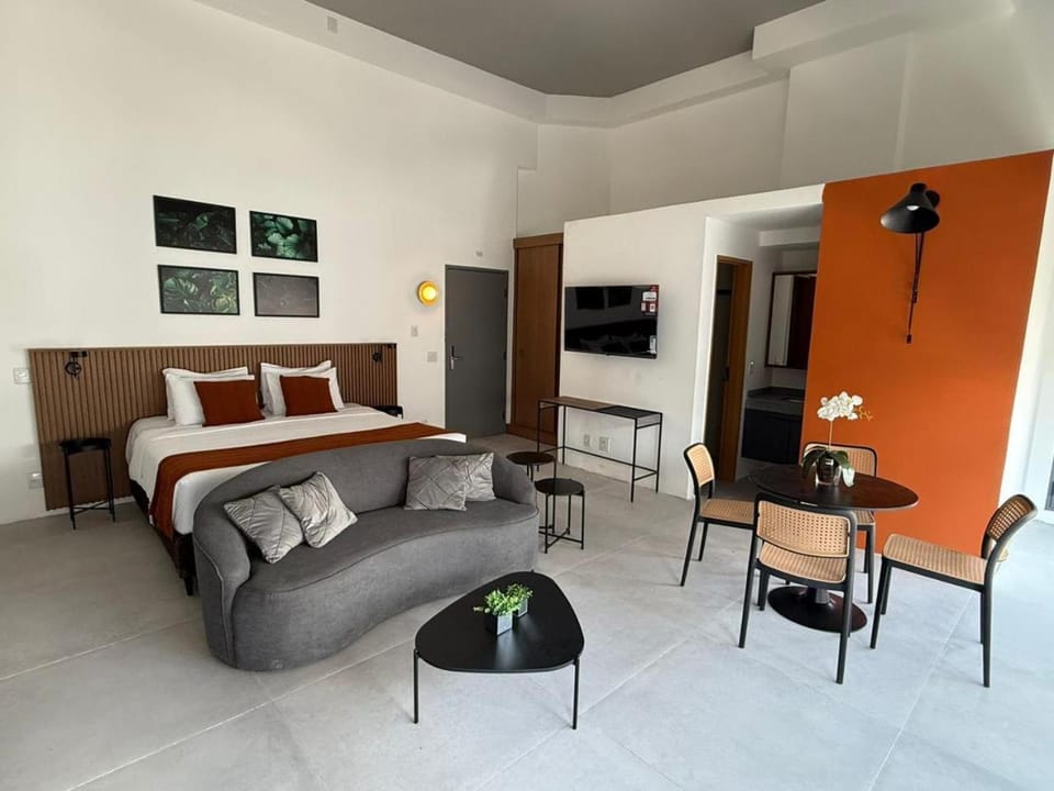 Bed, TV and multimedia, Bedroom