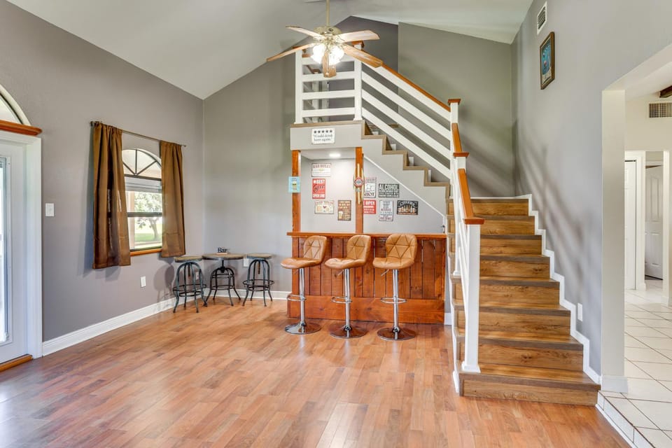 Walk to Lake Placid: Family Home w/ BBQ & Bar Area House in Florida