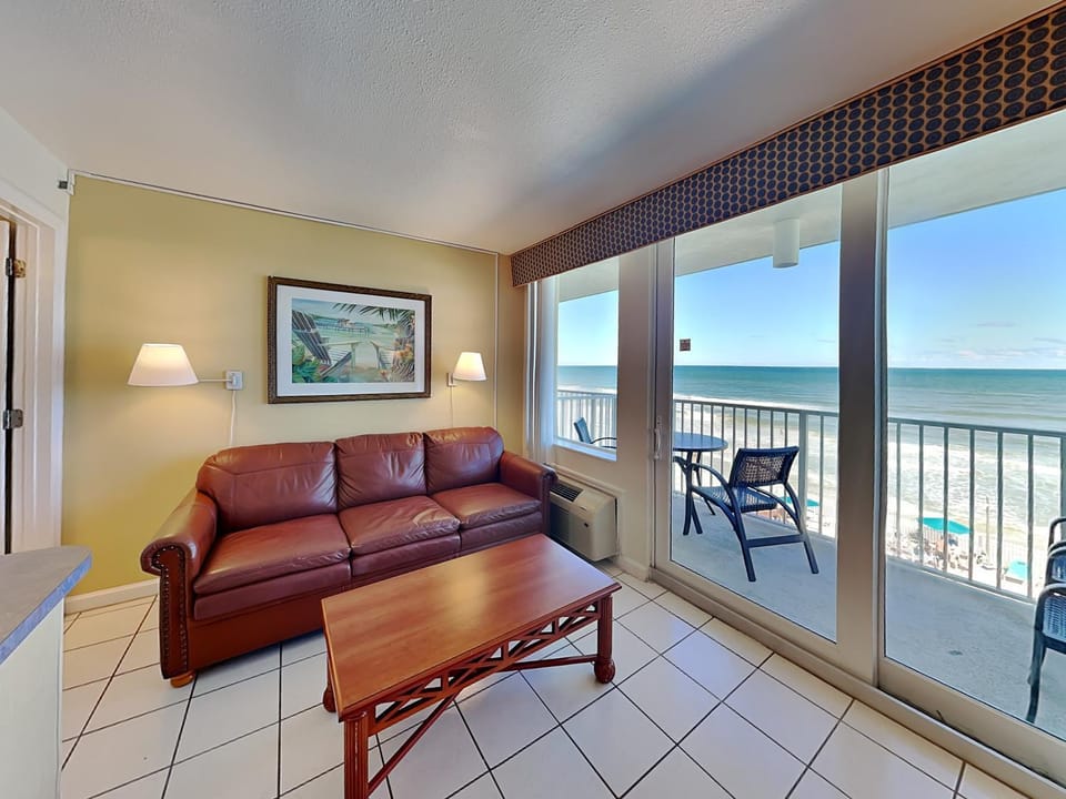 Day, Balcony/Terrace, Living room, Seating area, Beach, Sea view, furniture