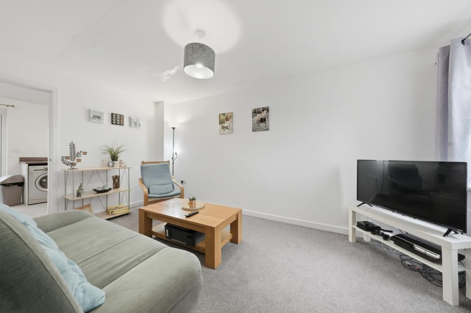 Lisa's 2 bedroom house near Coventry Apartment in Coventry