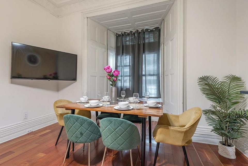 TV and multimedia, Living room, Seating area, Dining area