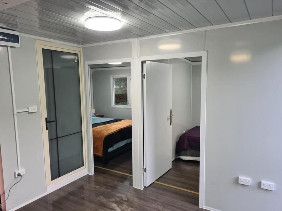 Sleeps 3 to 4 - - 200m from beach Apartment in Dunedin