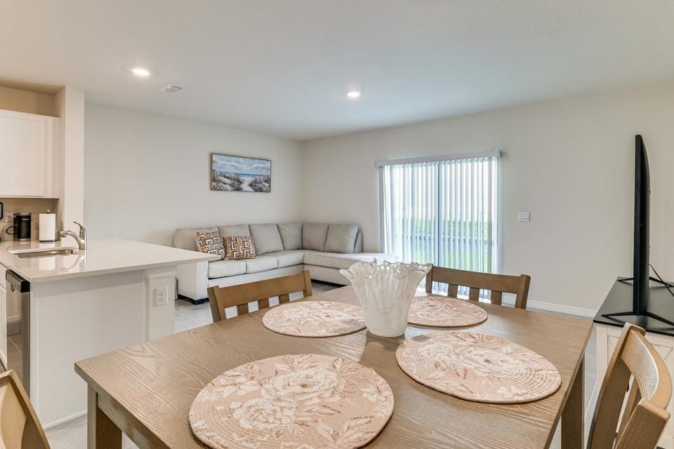 2 Mi to Dtwn: Newly Built Townhome in Davenport House in Davenport