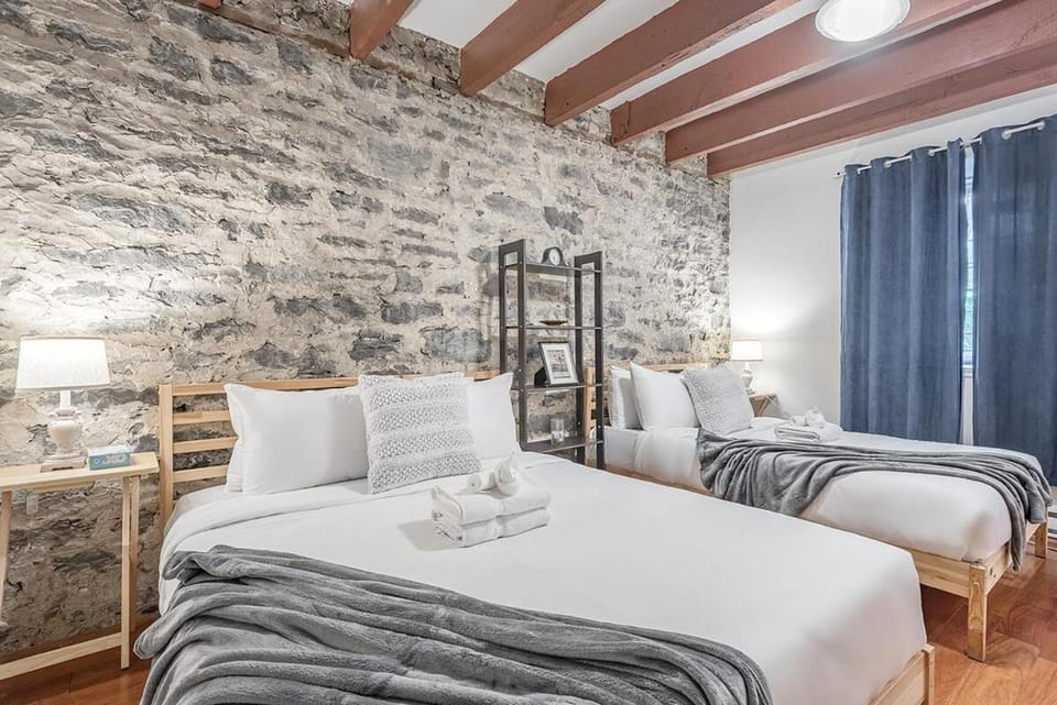 Bed, Photo of the whole room, Seating area, Bedroom, towels