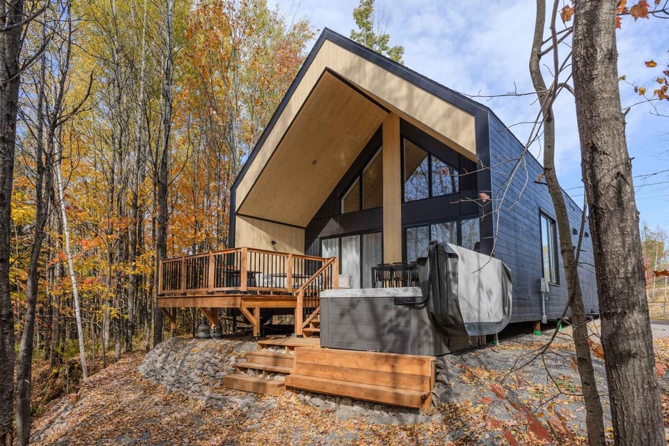 Onyx - Spa Fire Pit and Forest View - Domaine du Grand Portneuf Chalet in Quebec