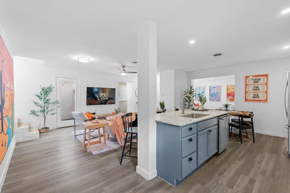 Sleeps 8 Modern 3BR Leander Coffee Bar & Yard Apartment in Leander