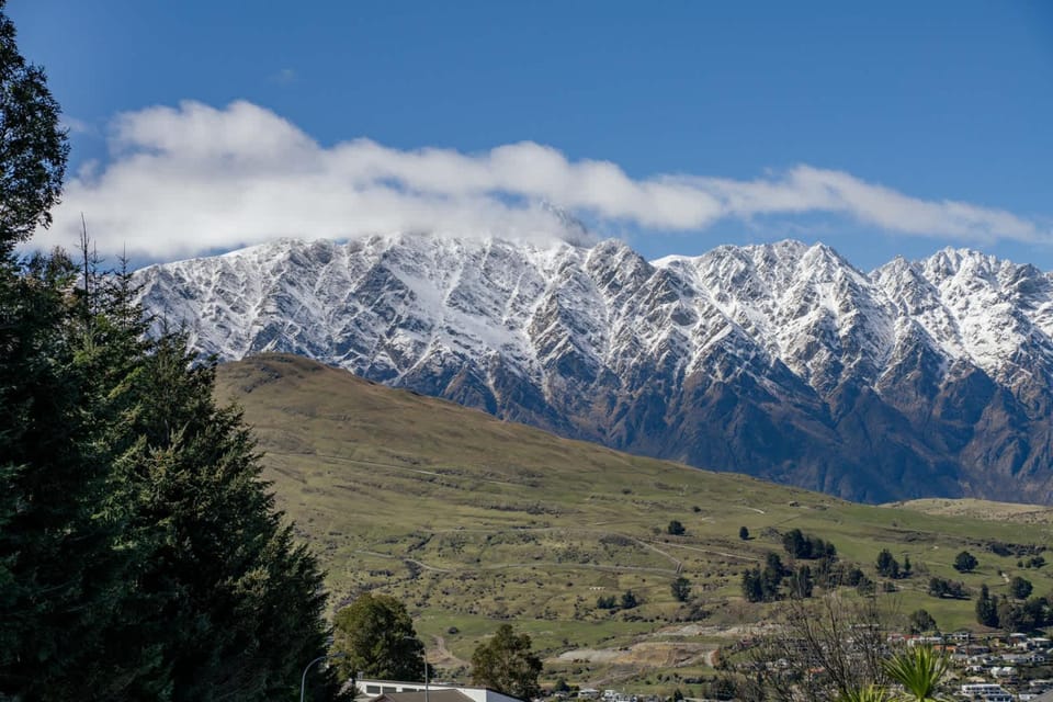 Outlook Oasis Uninterrupted Lake Views Apartment in Queenstown