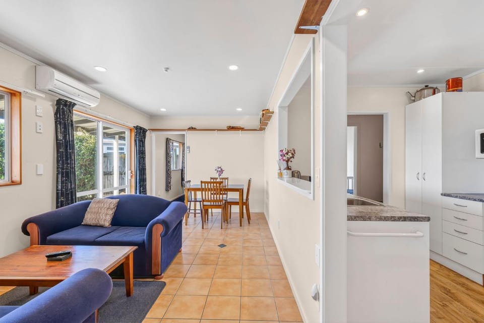 Penguin Cottage House in Tasman District, Tasman, New Zealand
