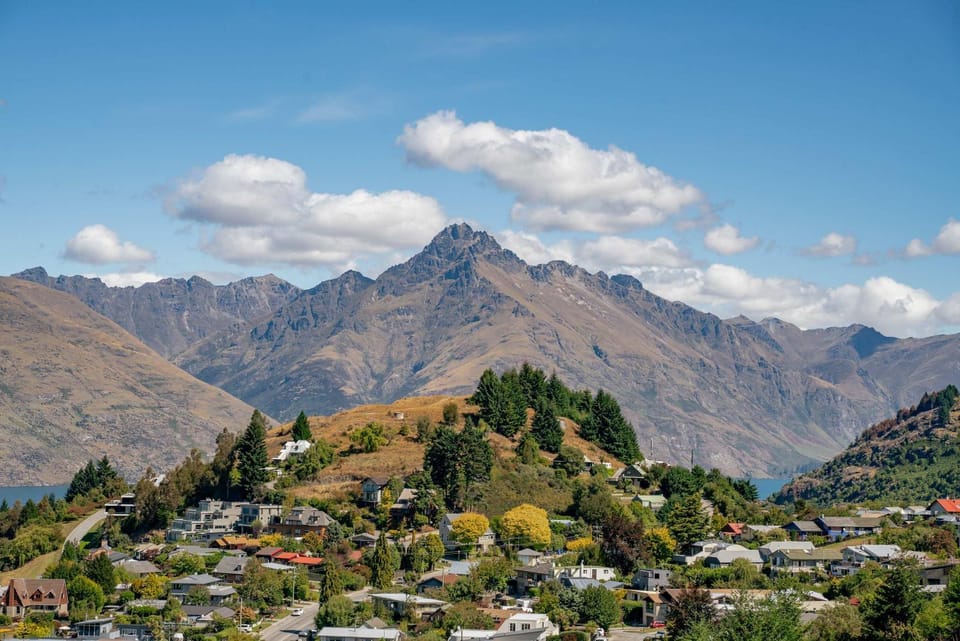 Charming 2 bedroom with fantastic views Apartment in Queenstown