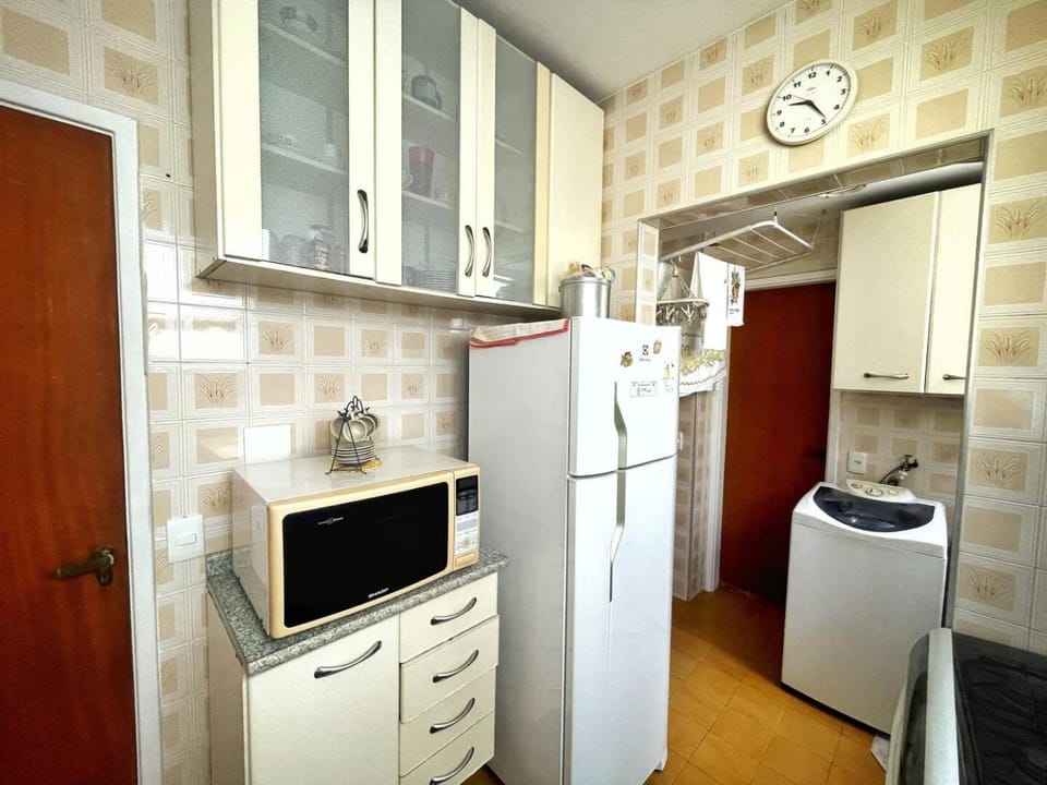 Apartamento 2 Quadras da Praia da Enseada Apartment in State of São Paulo
