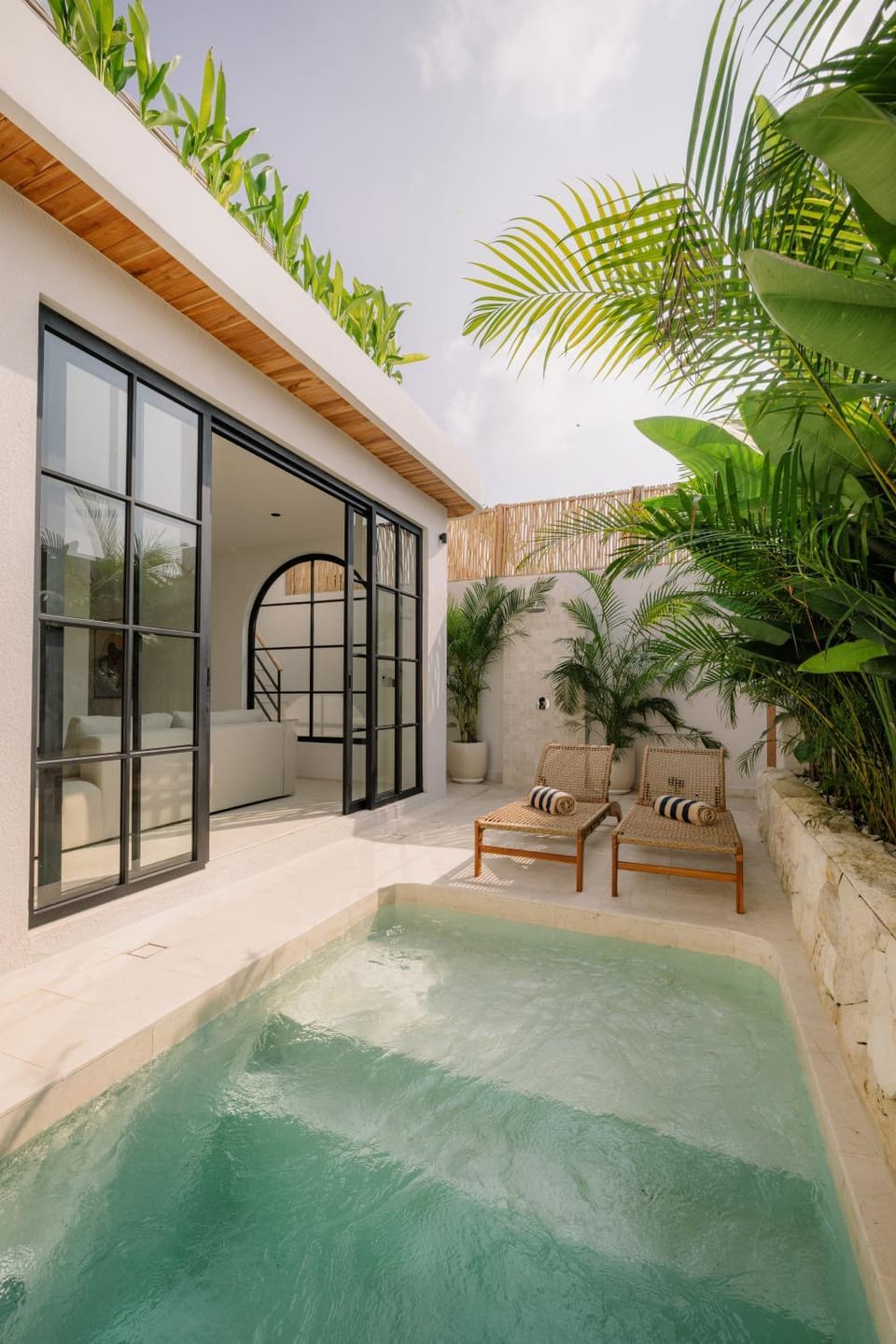 Day, Natural landscape, Pool view, Swimming pool, Swimming pool, sunbed