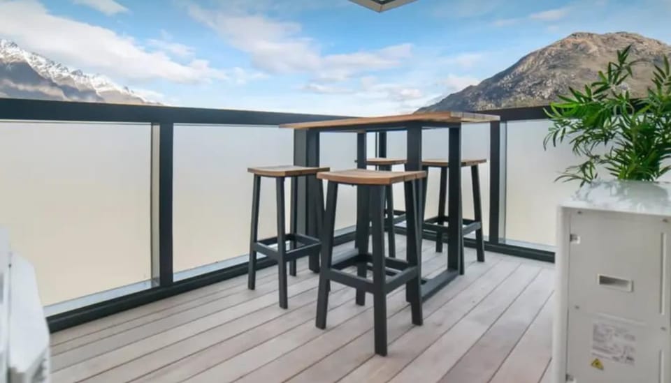 Modern apartment with fantastic mountain views Apartment in Queenstown
