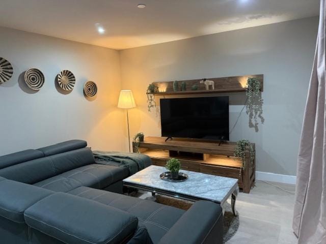 3 Bed Penthouse, 2Free Parking Spaces Close to BHX NEC Apartment in Solihull