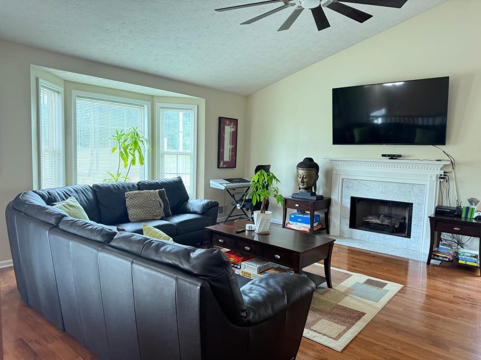 Communal lounge/ TV room, TV and multimedia, Living room, Seating area, Evening entertainment, fireplace